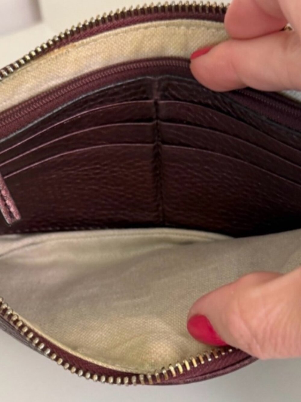 Gucci Soho Wristlet Clutch Burgundy Zipper Strap Pouch - Picture 6 of 7
